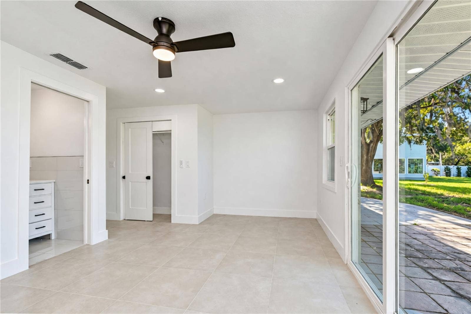 404 LAKEVIEW DRIVE, Oldsmar, FL 34677 404 LAKEVIEW DRIVE, Oldsmar, FL 34677