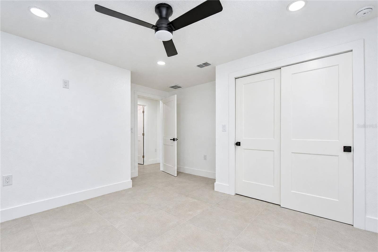 404 LAKEVIEW DRIVE, Oldsmar, FL 34677 404 LAKEVIEW DRIVE, Oldsmar, FL 34677