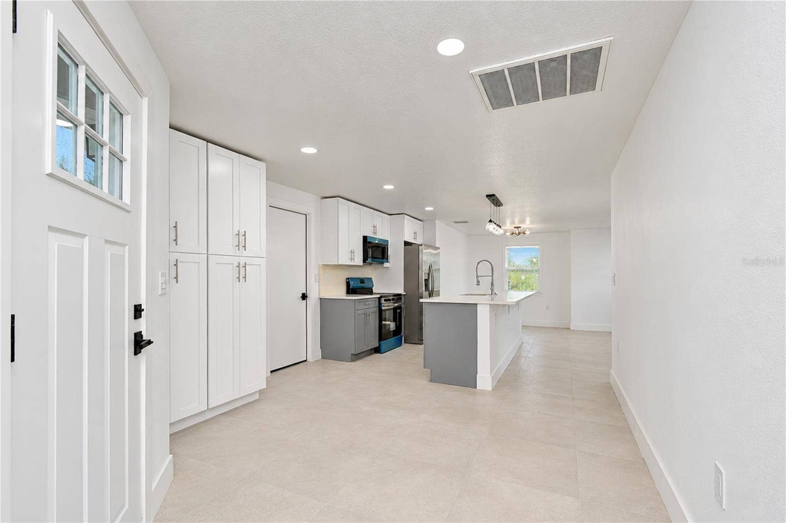 404 LAKEVIEW DRIVE, Oldsmar, FL 34677 404 LAKEVIEW DRIVE, Oldsmar, FL 34677