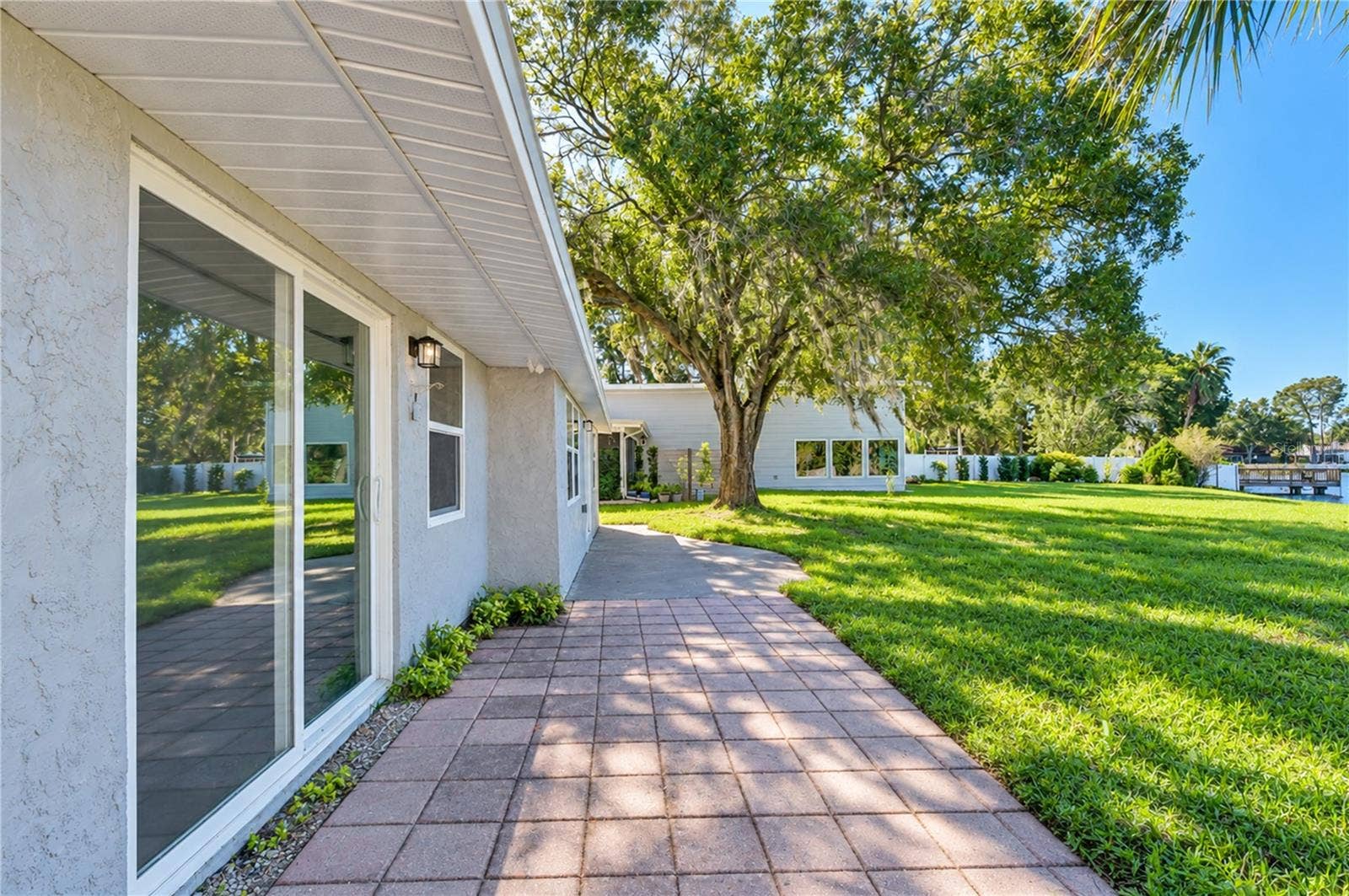 404 LAKEVIEW DRIVE, Oldsmar, FL 34677 404 LAKEVIEW DRIVE, Oldsmar, FL 34677