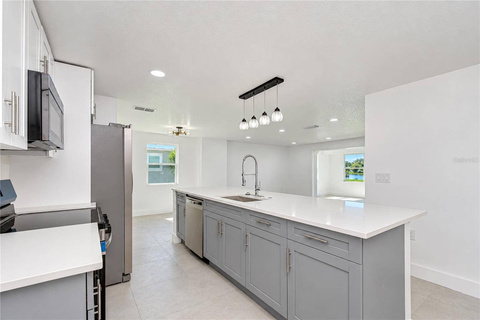 404 LAKEVIEW DRIVE, Oldsmar, FL 34677 404 LAKEVIEW DRIVE, Oldsmar, FL 34677