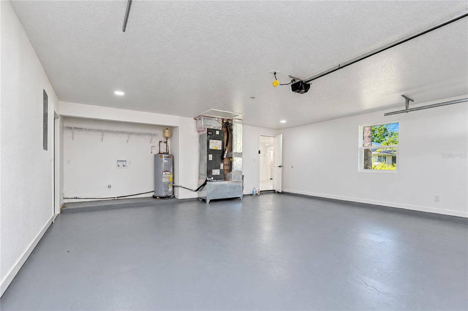404 LAKEVIEW DRIVE, Oldsmar, FL 34677 404 LAKEVIEW DRIVE, Oldsmar, FL 34677