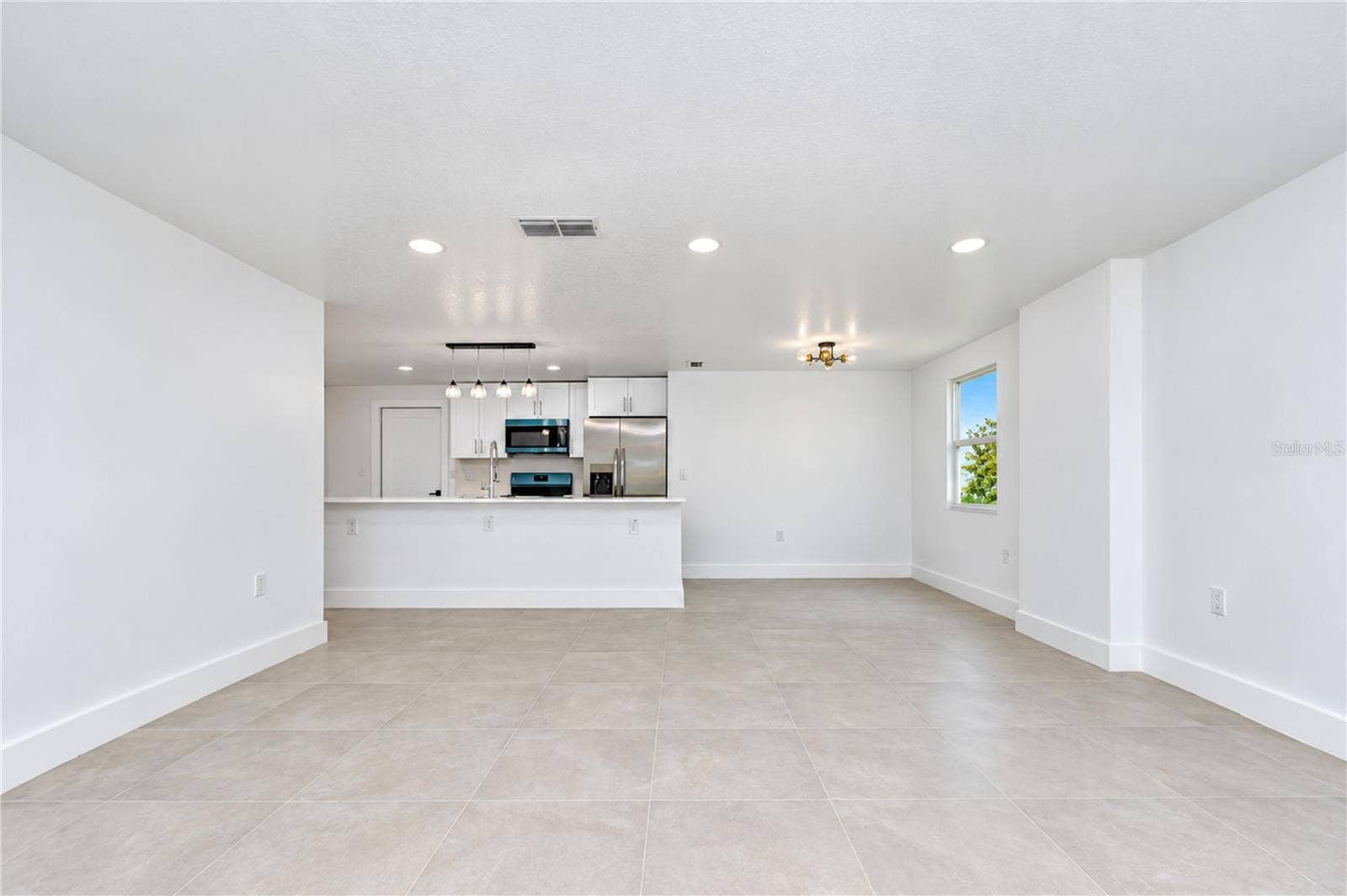 404 LAKEVIEW DRIVE, Oldsmar, FL 34677 404 LAKEVIEW DRIVE, Oldsmar, FL 34677