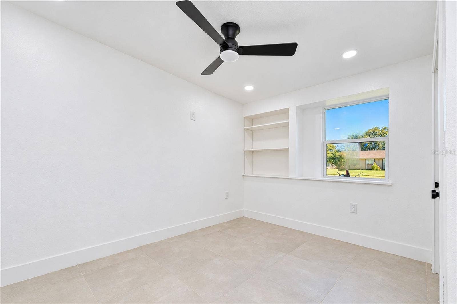 404 LAKEVIEW DRIVE, Oldsmar, FL 34677 404 LAKEVIEW DRIVE, Oldsmar, FL 34677