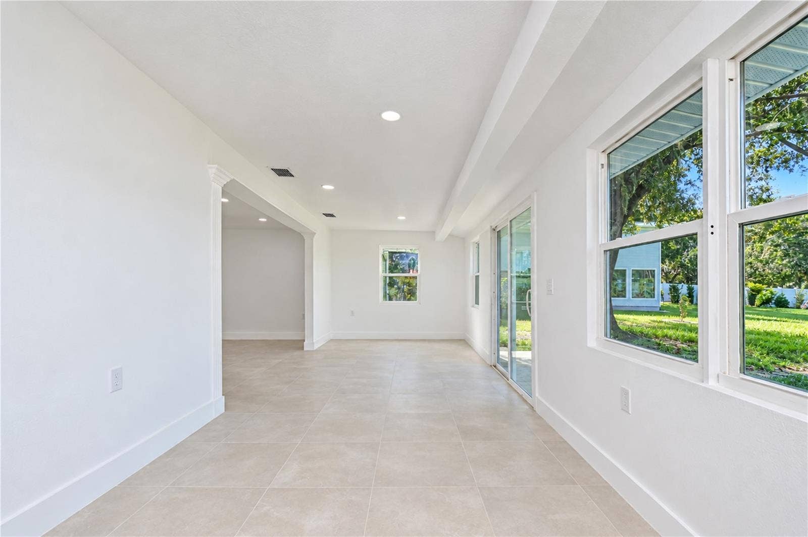 404 LAKEVIEW DRIVE, Oldsmar, FL 34677 404 LAKEVIEW DRIVE, Oldsmar, FL 34677