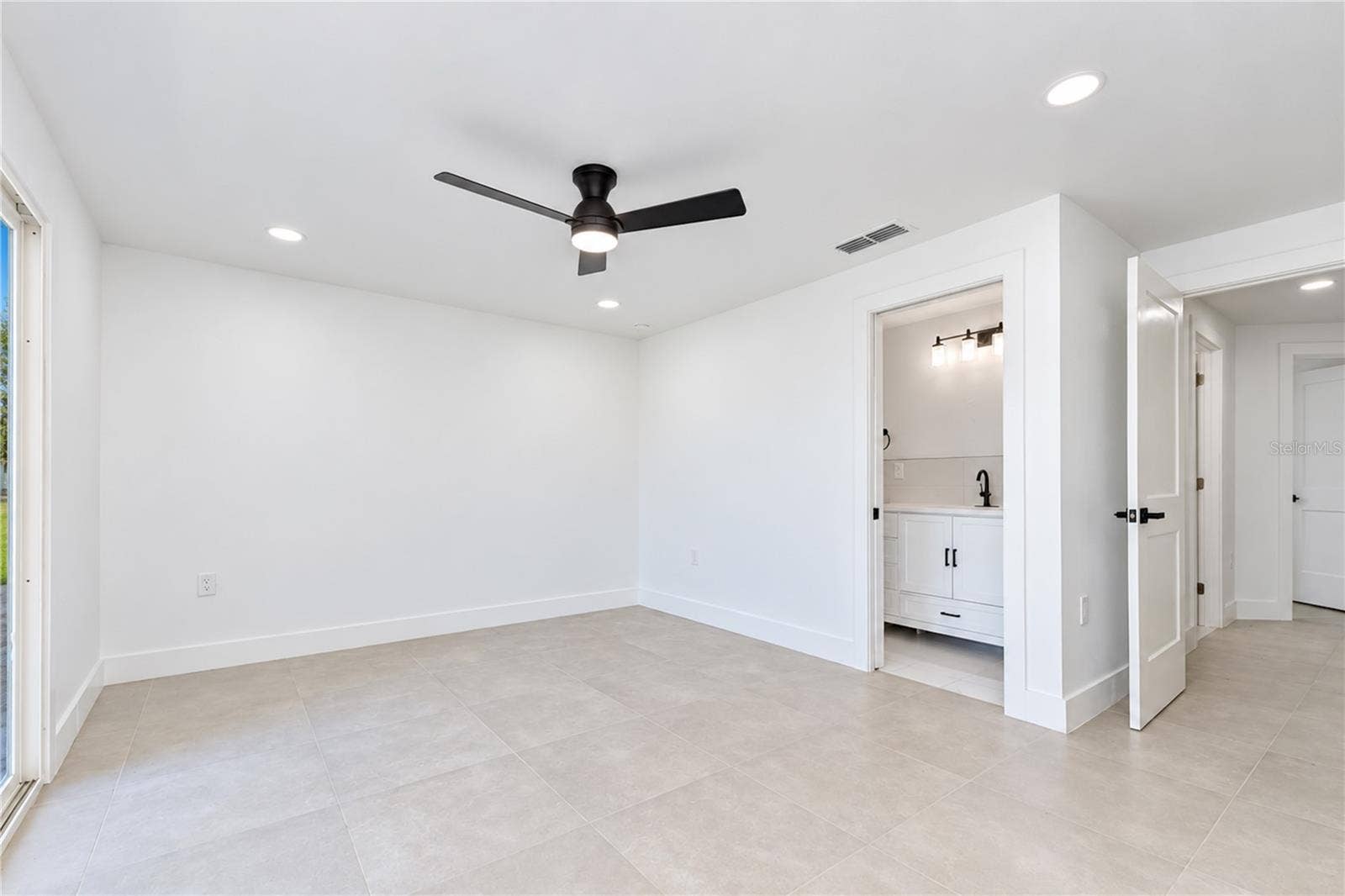404 LAKEVIEW DRIVE, Oldsmar, FL 34677 404 LAKEVIEW DRIVE, Oldsmar, FL 34677
