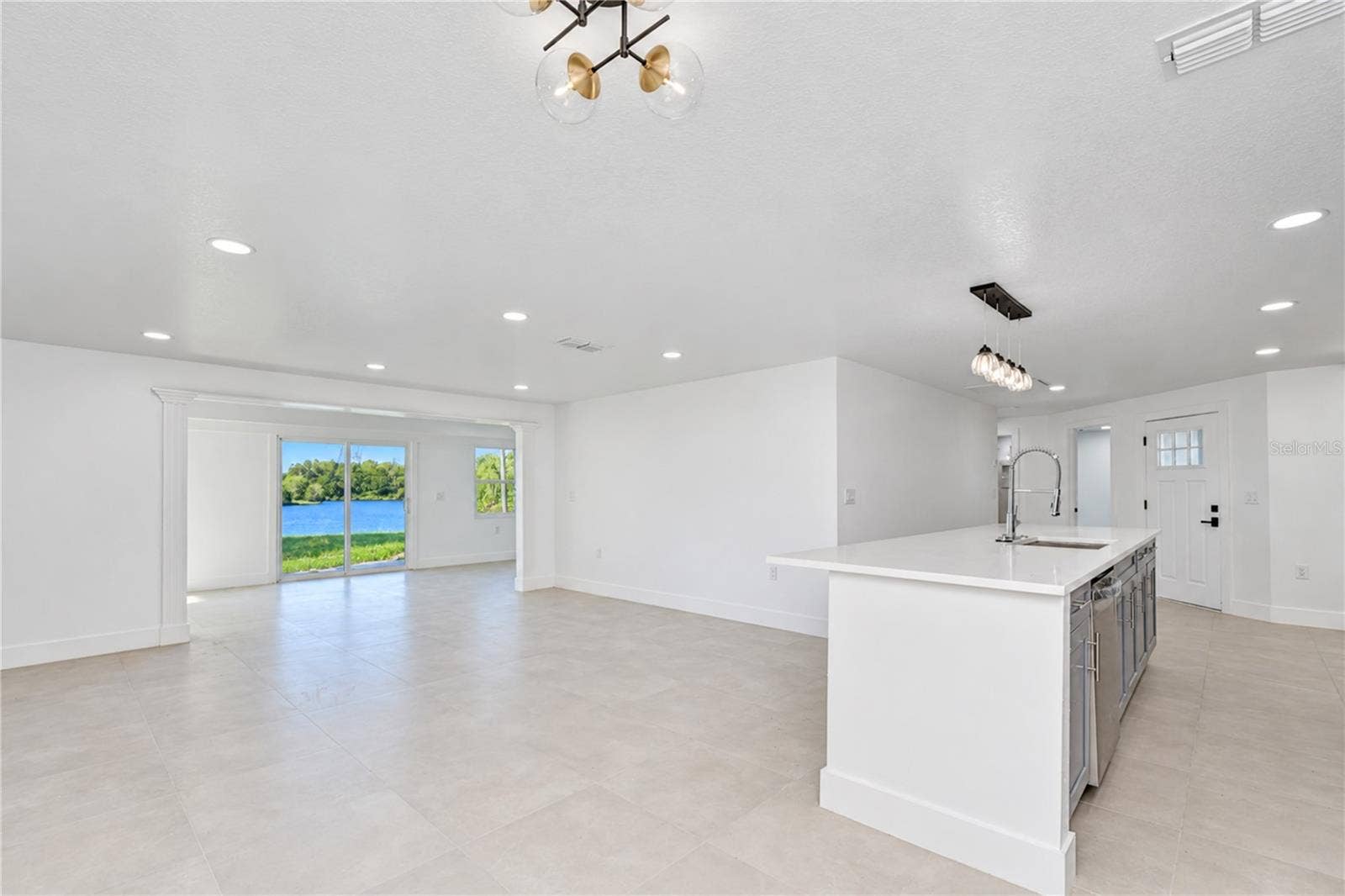 404 LAKEVIEW DRIVE, Oldsmar, FL 34677 404 LAKEVIEW DRIVE, Oldsmar, FL 34677