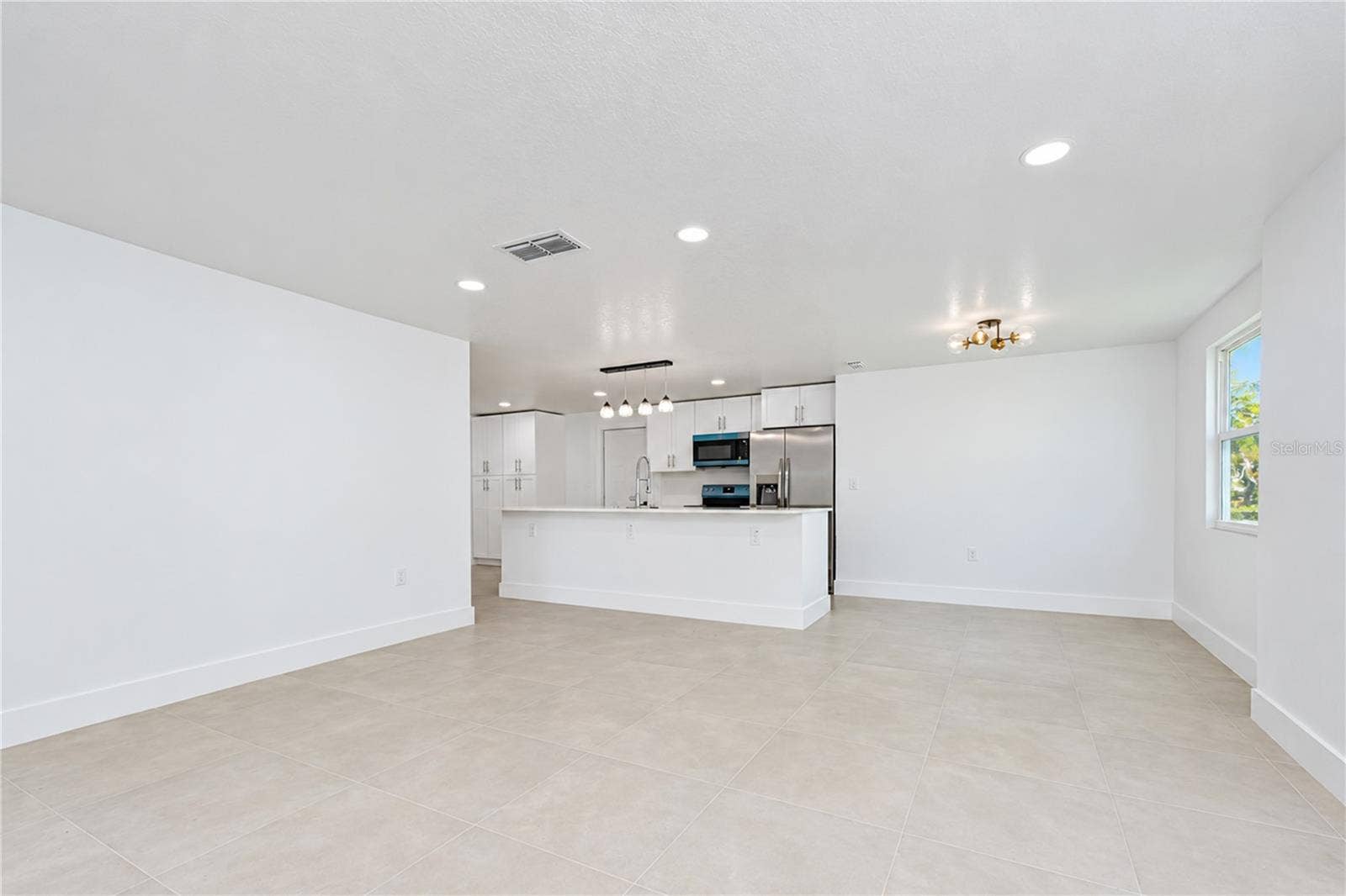 404 LAKEVIEW DRIVE, Oldsmar, FL 34677 404 LAKEVIEW DRIVE, Oldsmar, FL 34677