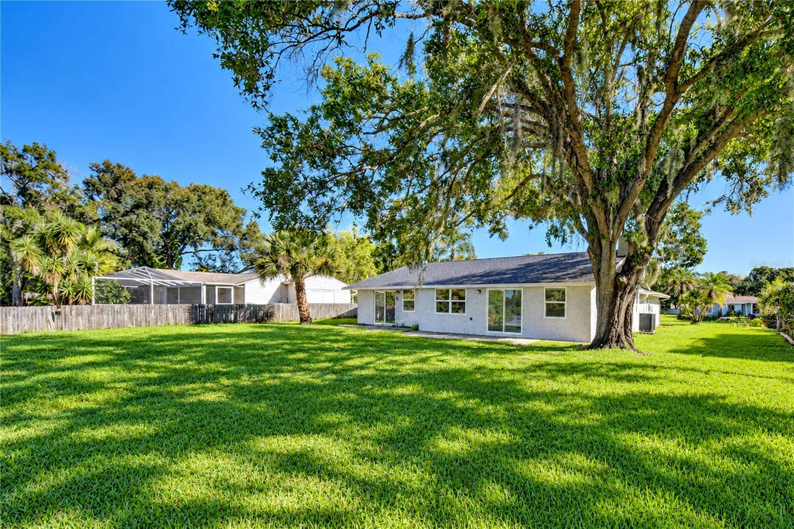 404 LAKEVIEW DRIVE, Oldsmar, FL 34677 404 LAKEVIEW DRIVE, Oldsmar, FL 34677
