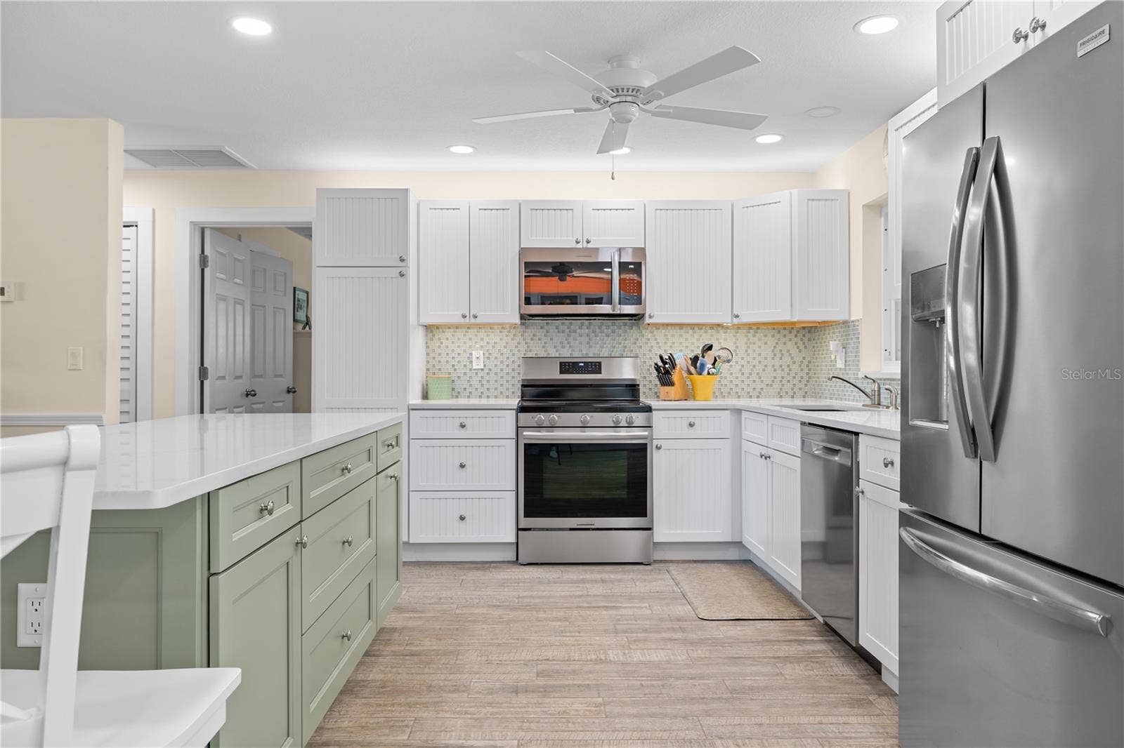 929 SANTA MONICA DRIVE, Dunedin, FL 34698 Kitchen.