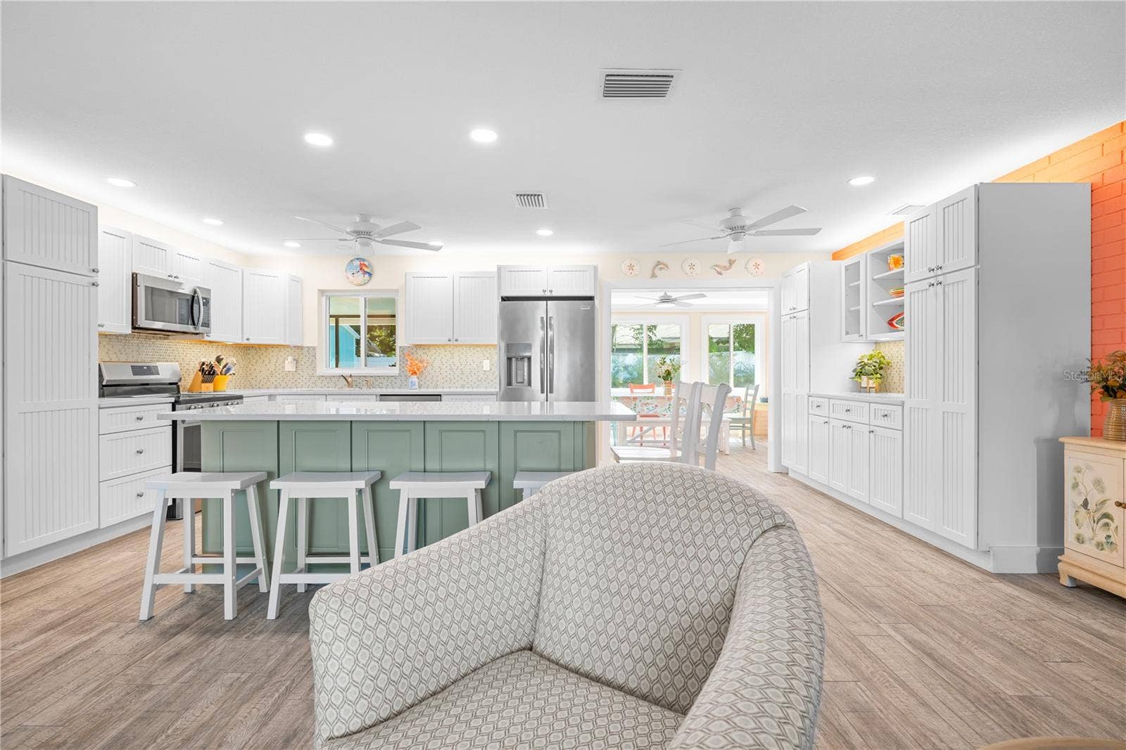 929 SANTA MONICA DRIVE, Dunedin, FL 34698 929 SANTA MONICA DRIVE, Dunedin, FL 34698