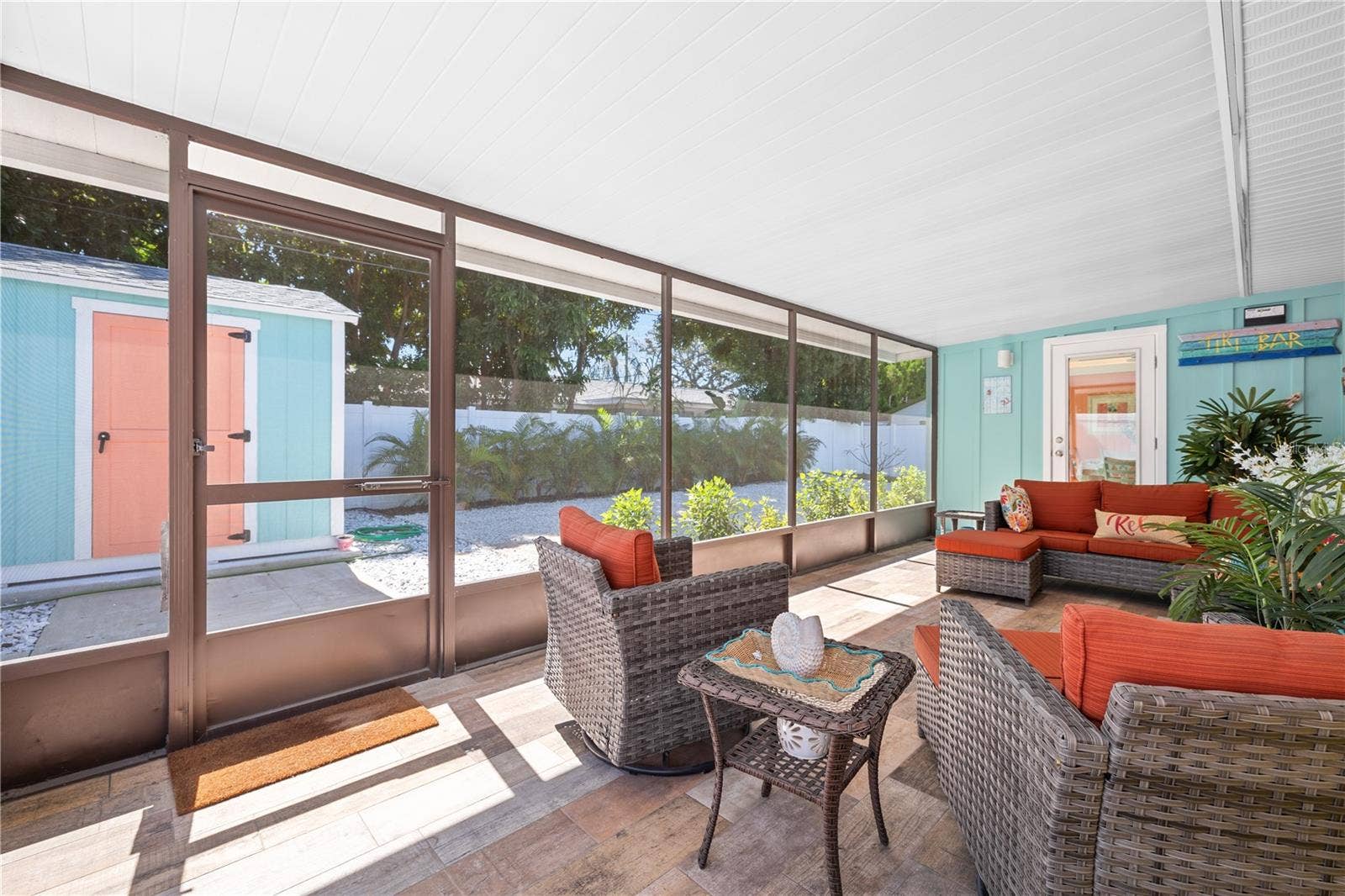 929 SANTA MONICA DRIVE, Dunedin, FL 34698 Screened Lanai.