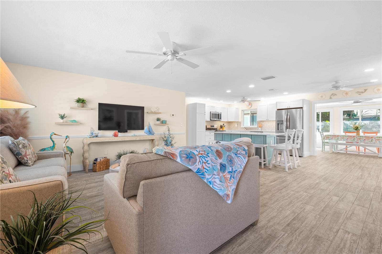 929 SANTA MONICA DRIVE, Dunedin, FL 34698 929 SANTA MONICA DRIVE, Dunedin, FL 34698