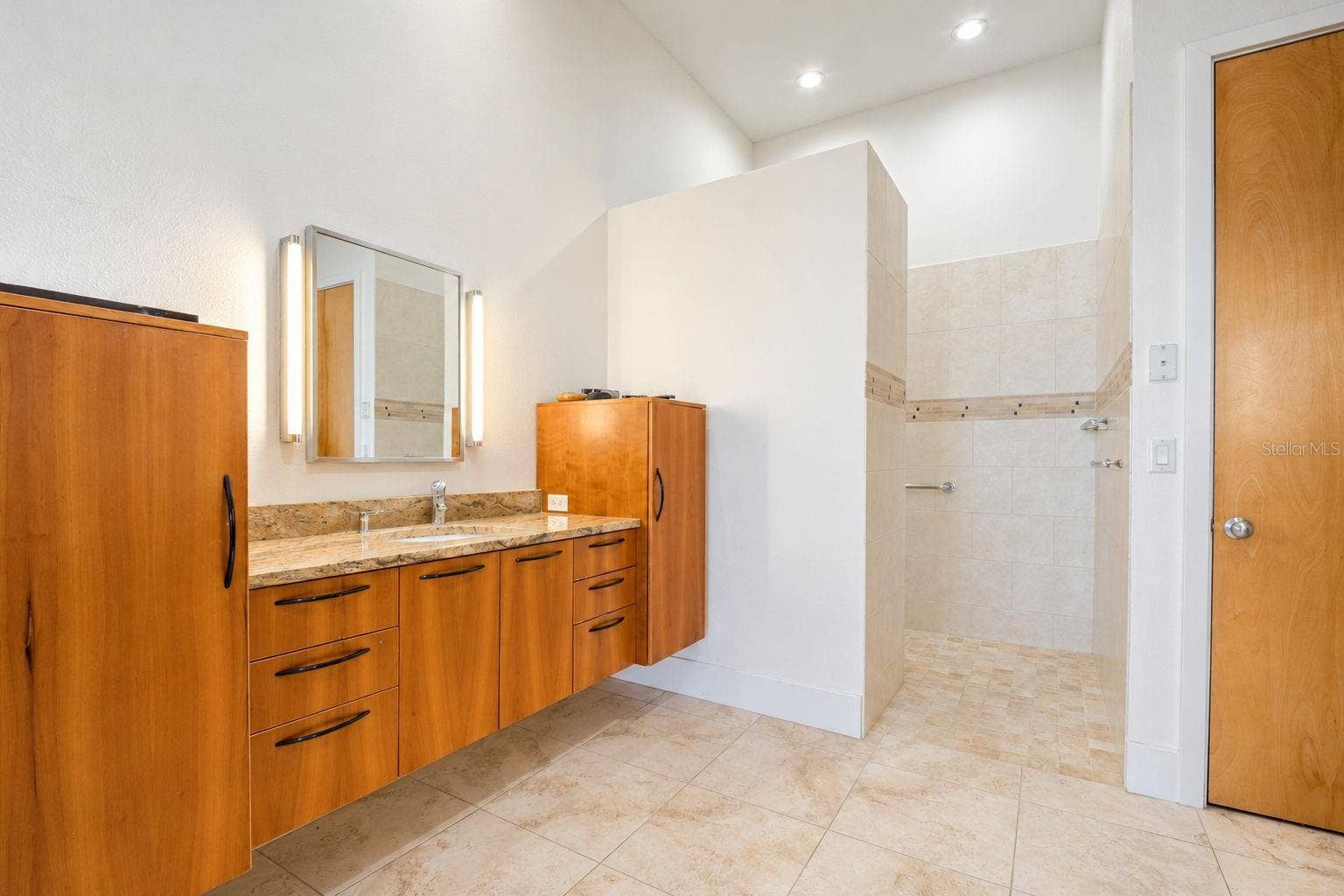 5370 62ND AVENUE S, St Petersburg, FL 33715 primary bath