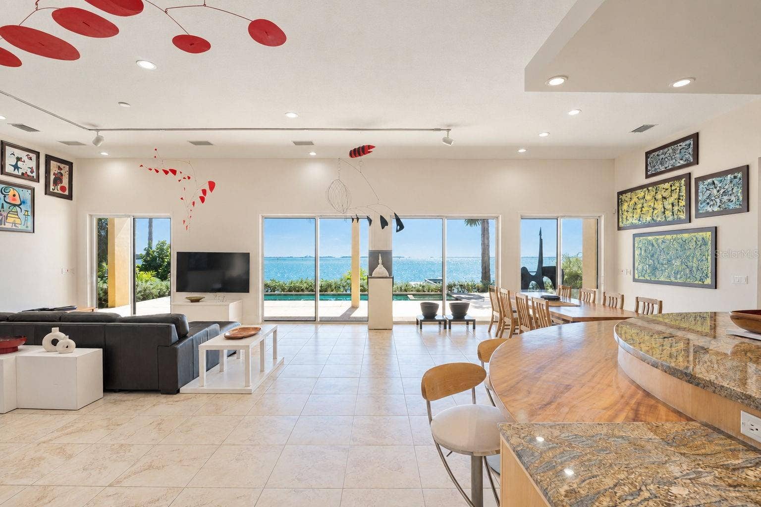 5370 62ND AVENUE S, St Petersburg, FL 33715 Open floorplan family/dining/kitchen