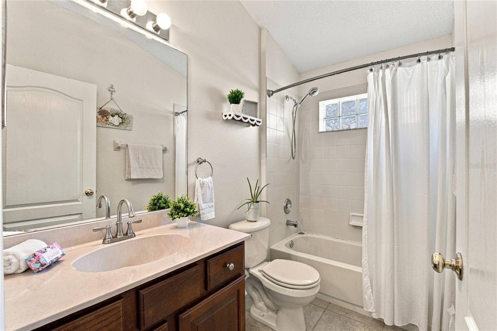 8121 BRINEGAR CIRCLE, Tampa, FL 33647 Secondary Bathroom