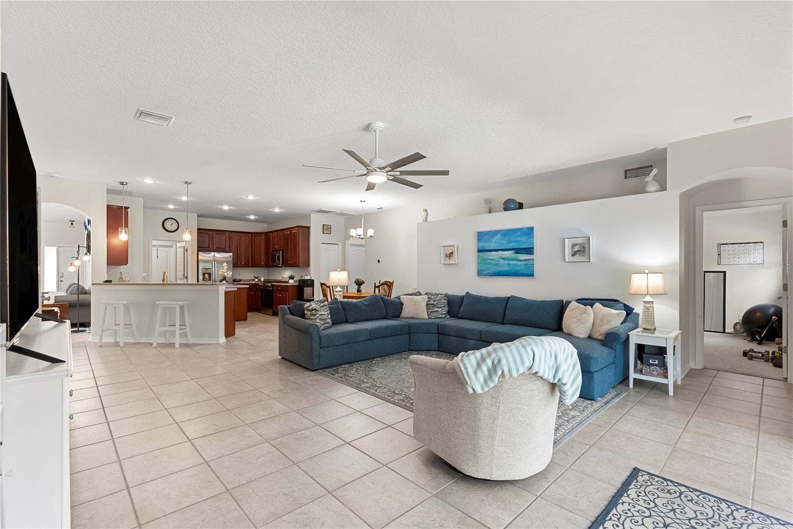 8121 BRINEGAR CIRCLE, Tampa, FL 33647 Living Room