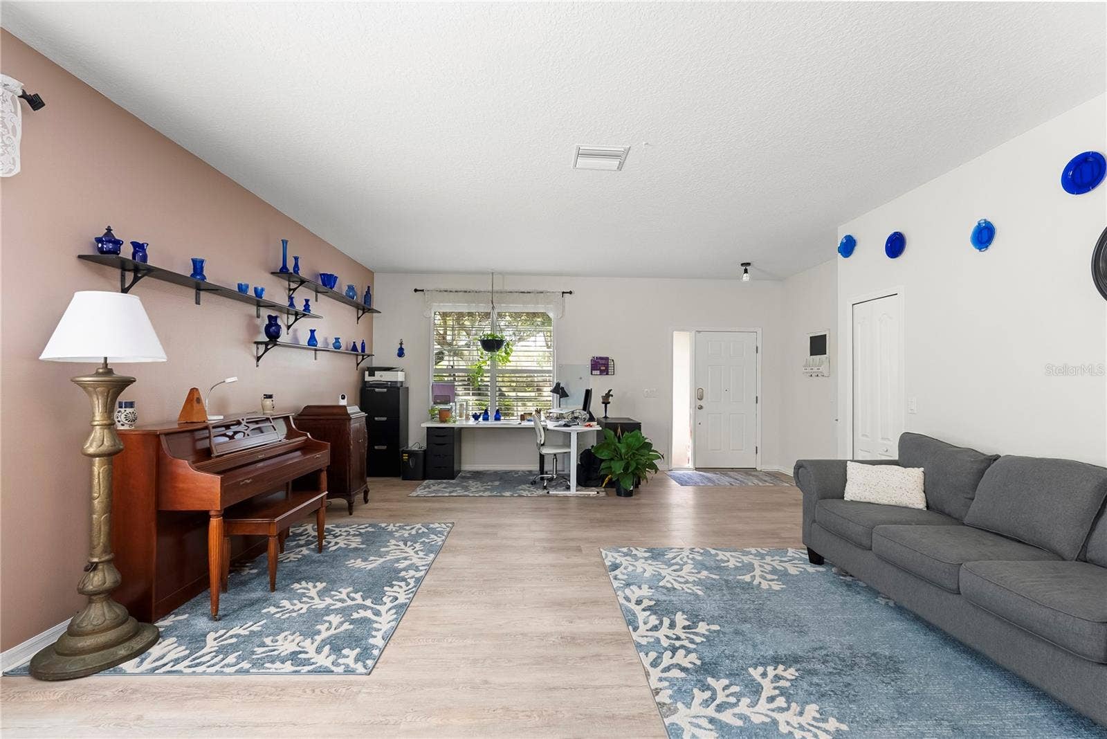 8121 BRINEGAR CIRCLE, Tampa, FL 33647 living room/dining room