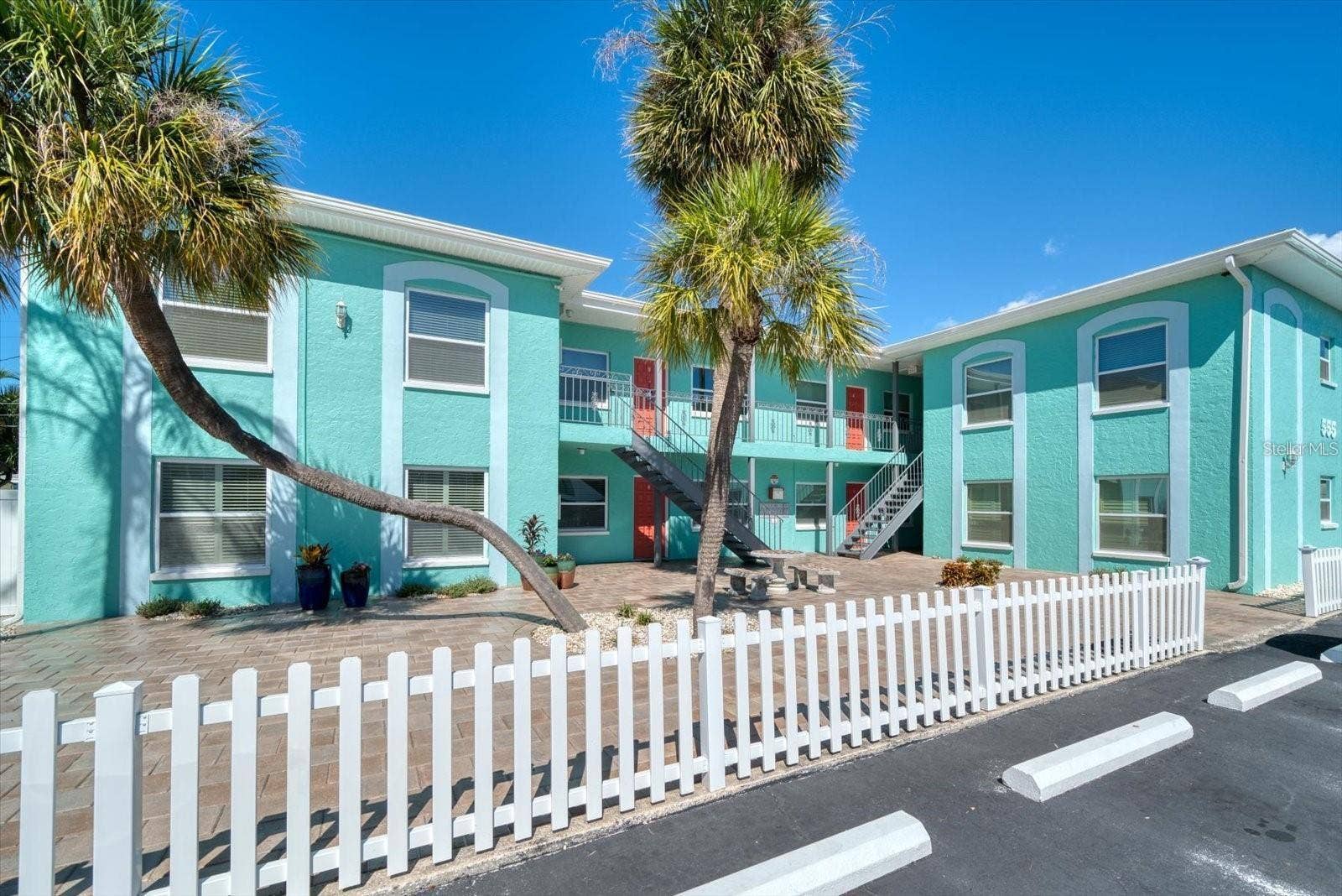 555 69TH AVENUE, #1, St Petersburg, FL 33706