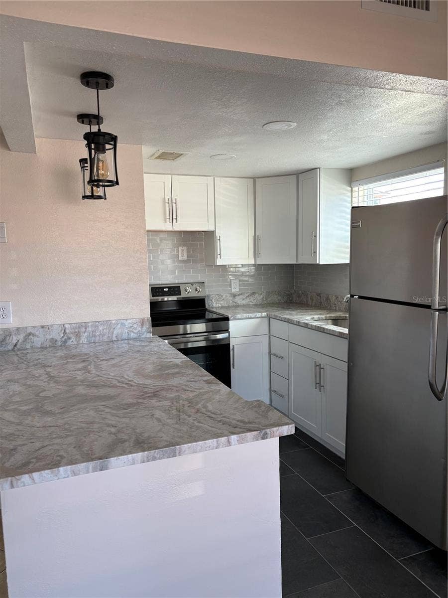 555 69TH AVENUE, #1, St Petersburg, FL 33706