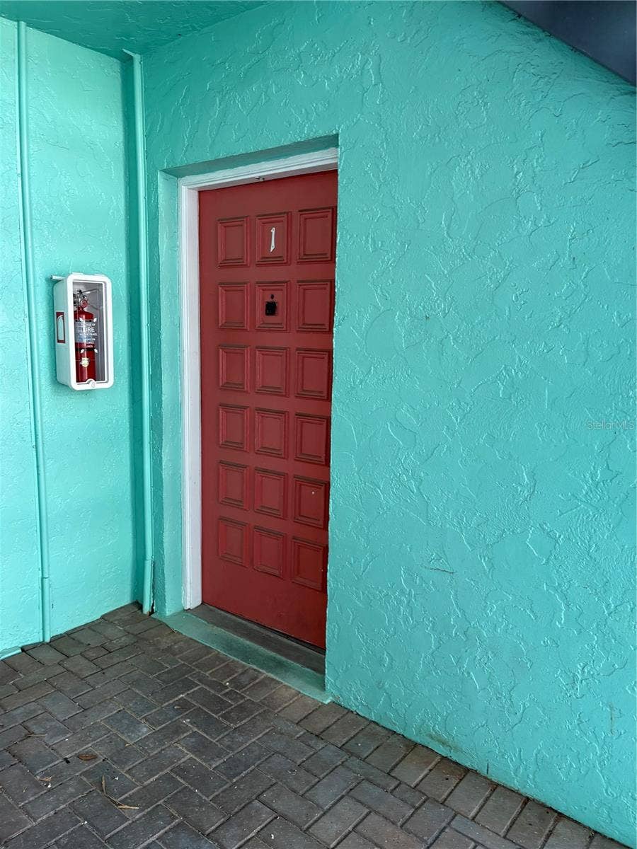 555 69TH AVENUE, #1, St Petersburg, FL 33706