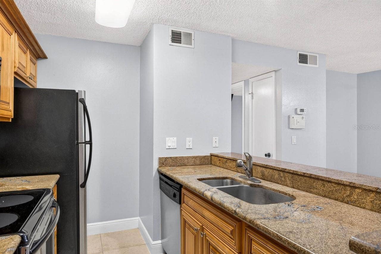 4211 CHATHAM OAK COURT, #111, Tampa, FL 33624