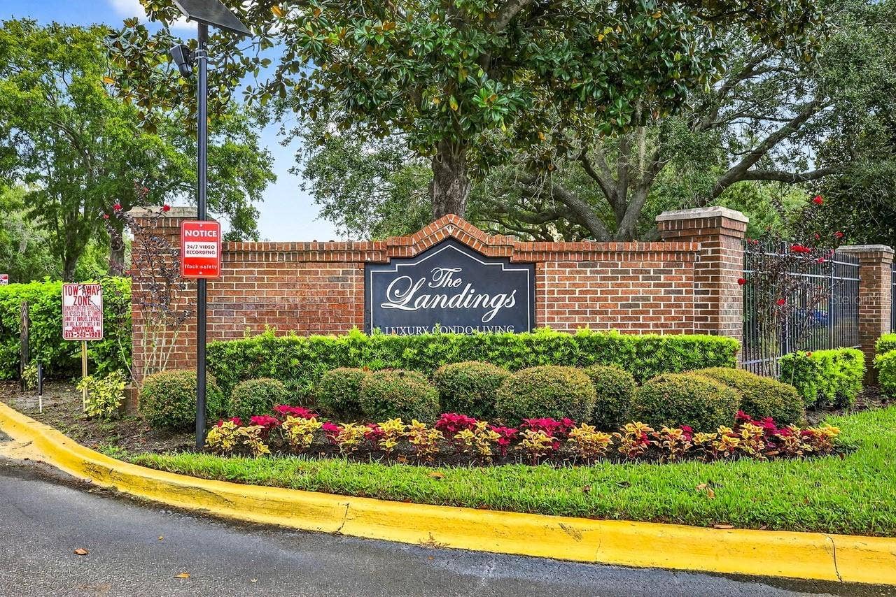 4211 CHATHAM OAK COURT, #111, Tampa, FL 33624