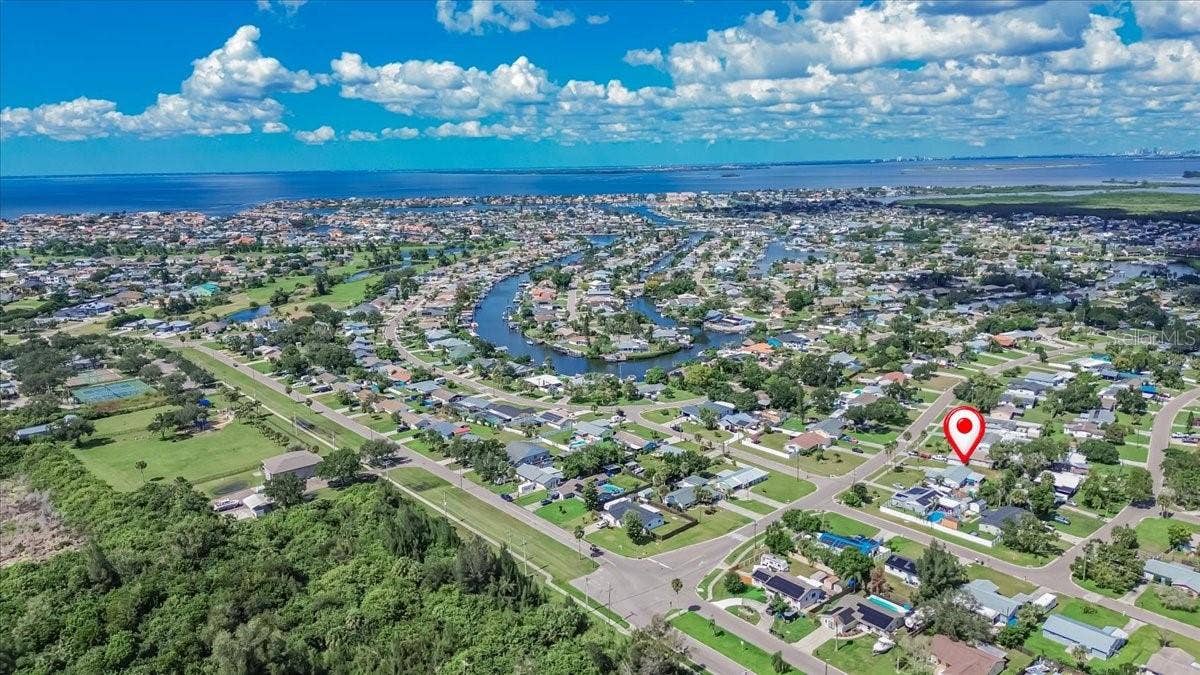6205 FAIRWAY BOULEVARD, Apollo Beach, FL 33572 6205 FAIRWAY BOULEVARD, Apollo Beach, FL 33572