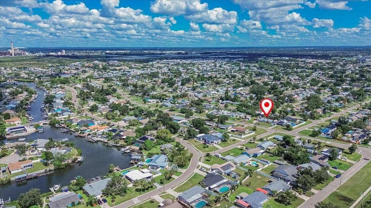 6205 FAIRWAY BOULEVARD, Apollo Beach, FL 33572 6205 FAIRWAY BOULEVARD, Apollo Beach, FL 33572