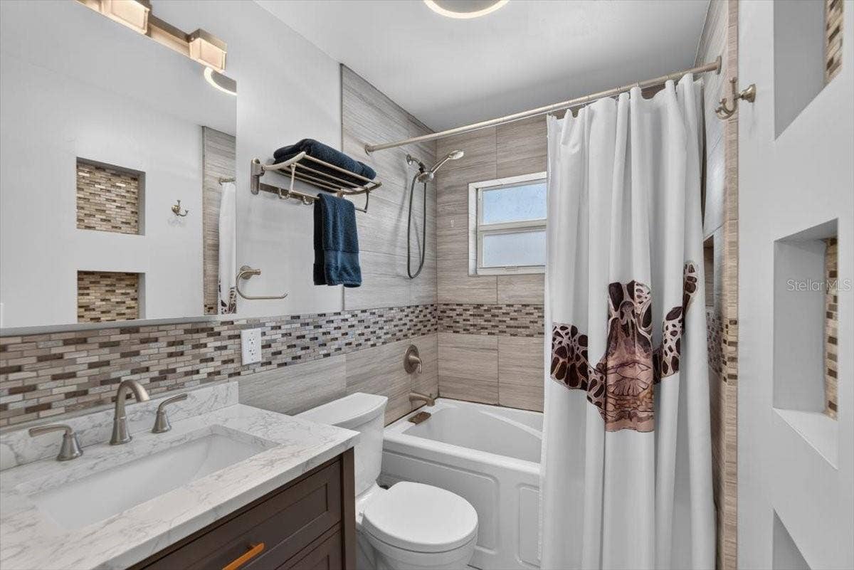 6205 FAIRWAY BOULEVARD, Apollo Beach, FL 33572 6205 FAIRWAY BOULEVARD, Apollo Beach, FL 33572