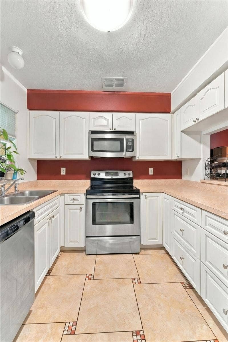 349 KENSINGTON LAKE CIRCLE, Brandon, FL 33511