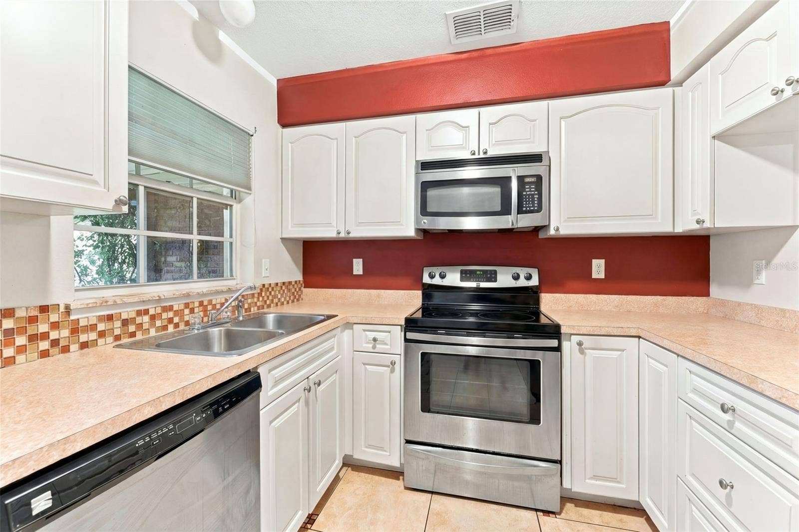 349 KENSINGTON LAKE CIRCLE, Brandon, FL 33511