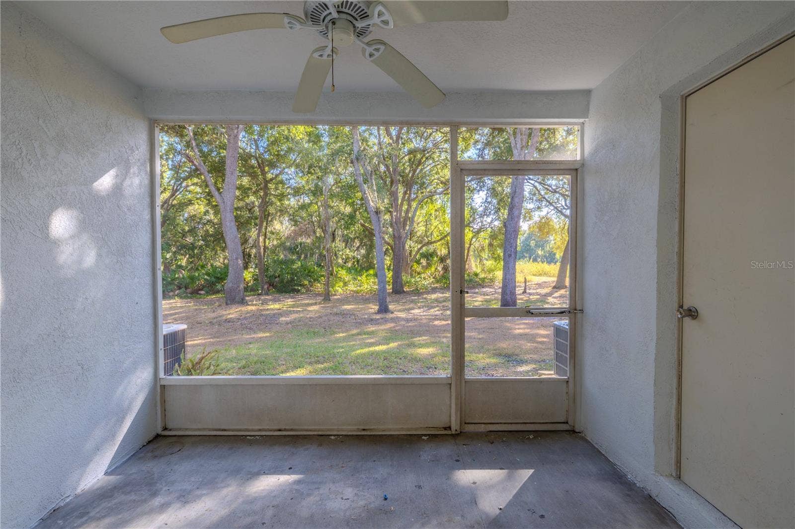 2432 LAKE WOODBERRY CIRCLE, Brandon, FL 33510 The private screened in porch has additional storage.