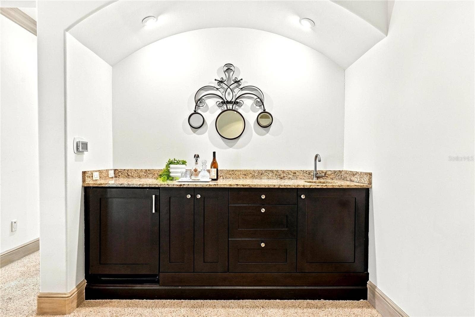 200 BRIGHTWATERS BOULEVARD NE, St Petersburg, FL 33704 Built in wet bar