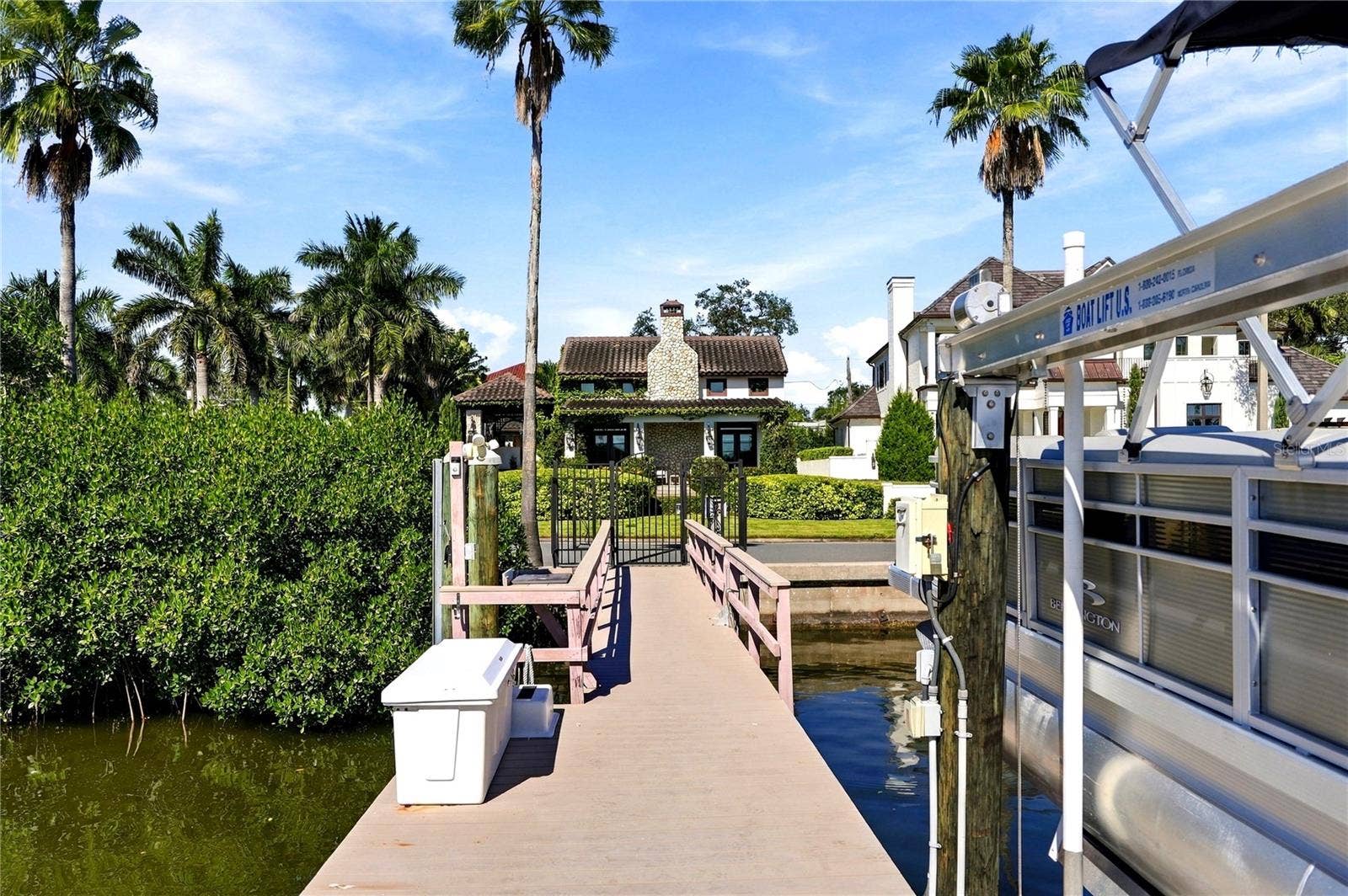 200 BRIGHTWATERS BOULEVARD NE, St Petersburg, FL 33704 200 BRIGHTWATERS BOULEVARD NE, St Petersburg, FL 33704