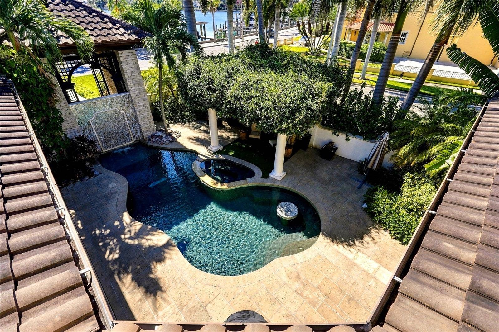 200 BRIGHTWATERS BOULEVARD NE, St Petersburg, FL 33704 View of backyard from second level veranda