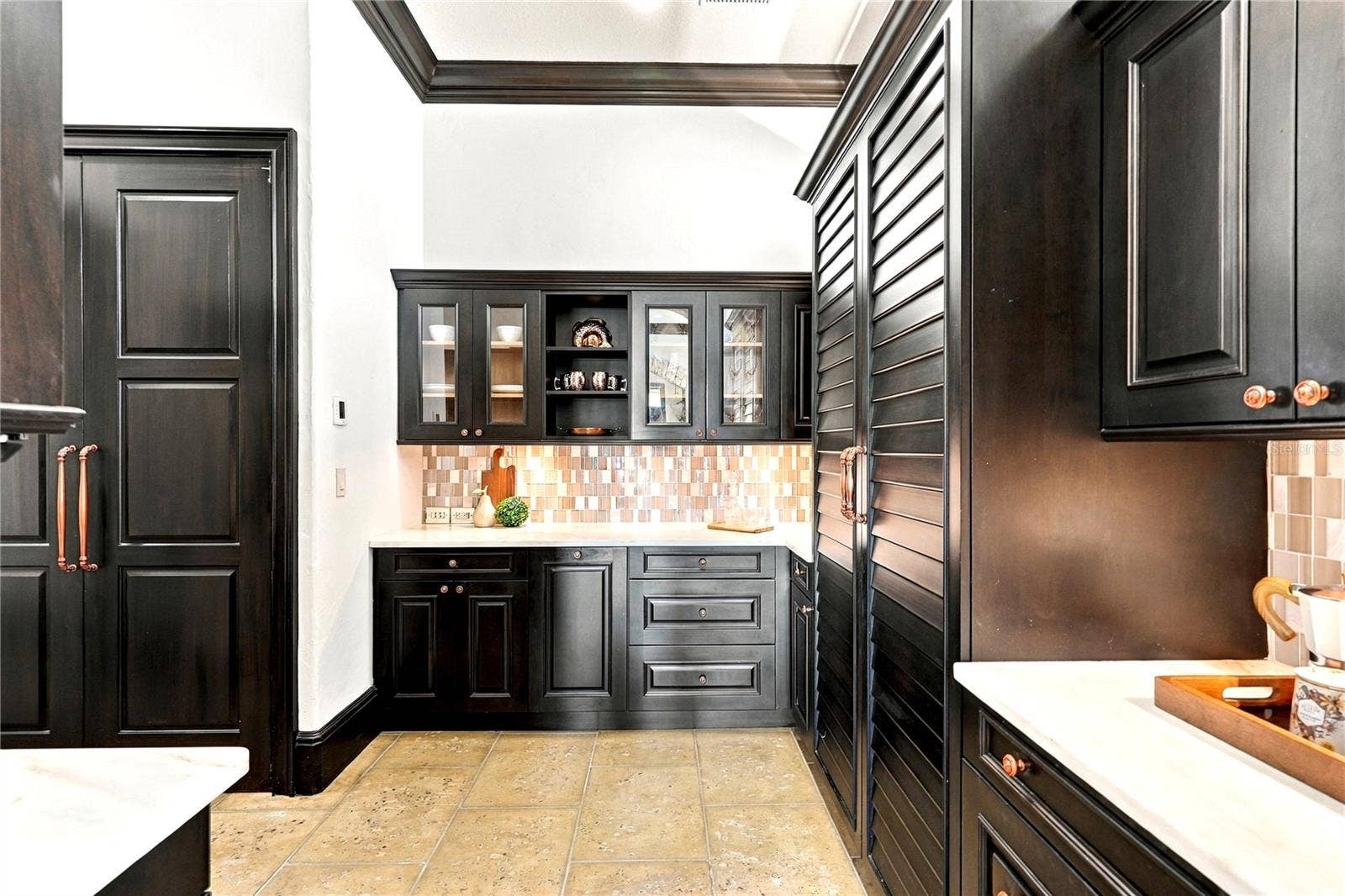 200 BRIGHTWATERS BOULEVARD NE, St Petersburg, FL 33704 Butler's Panty