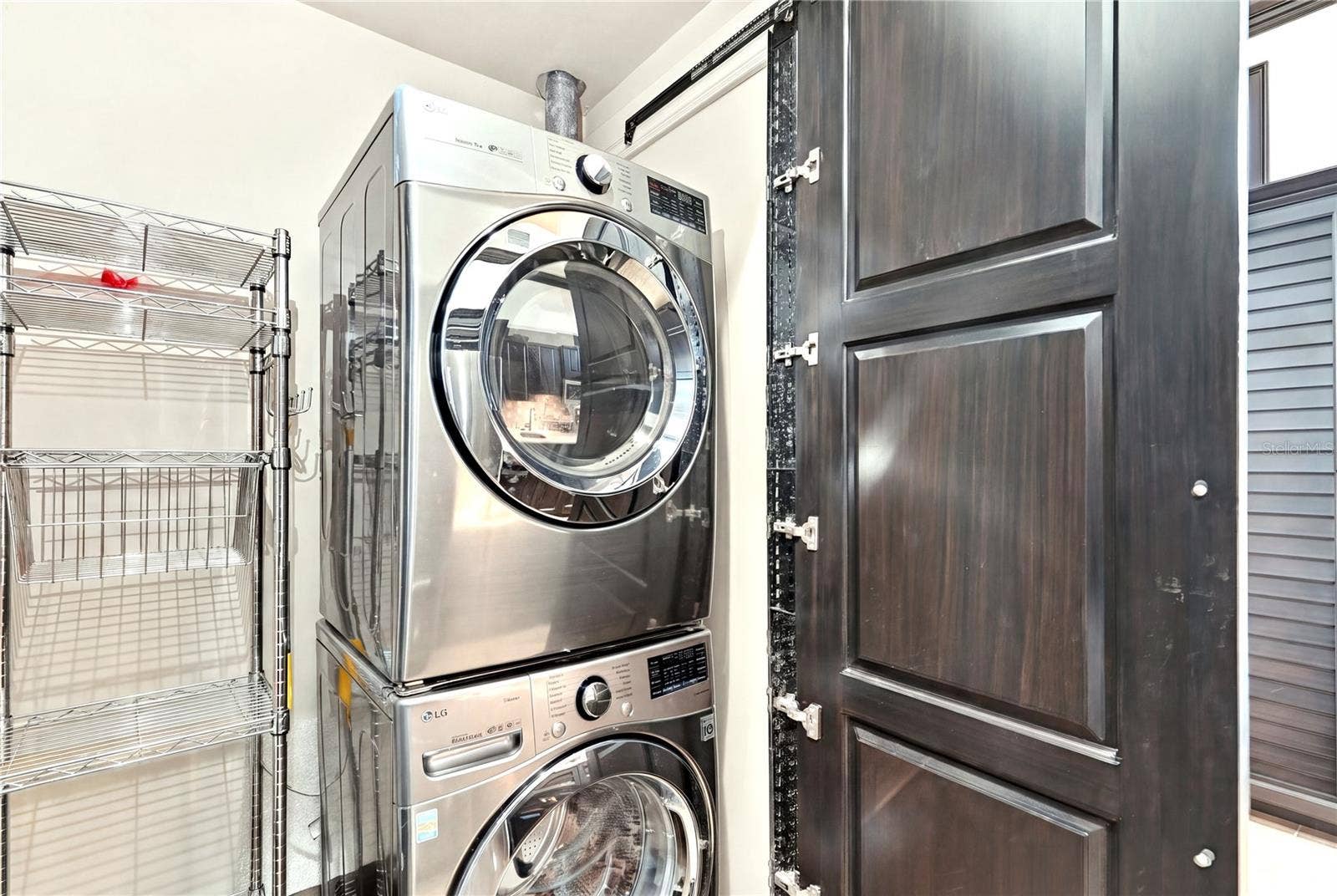 200 BRIGHTWATERS BOULEVARD NE, St Petersburg, FL 33704 Laundry located in Butler's Pantry