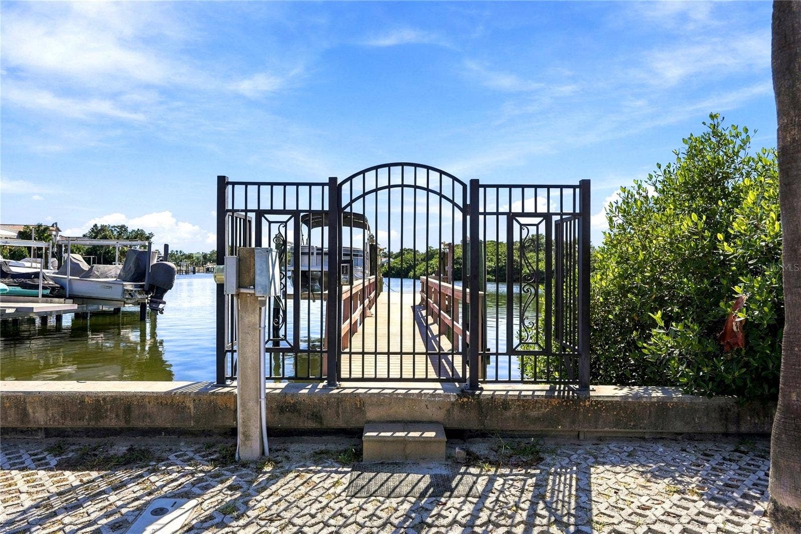 200 BRIGHTWATERS BOULEVARD NE, St Petersburg, FL 33704 200 BRIGHTWATERS BOULEVARD NE, St Petersburg, FL 33704