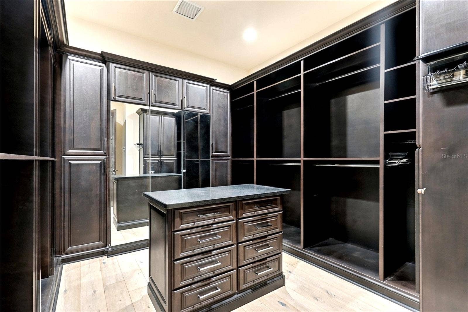 200 BRIGHTWATERS BOULEVARD NE, St Petersburg, FL 33704 200 BRIGHTWATERS BOULEVARD NE, St Petersburg, FL 33704