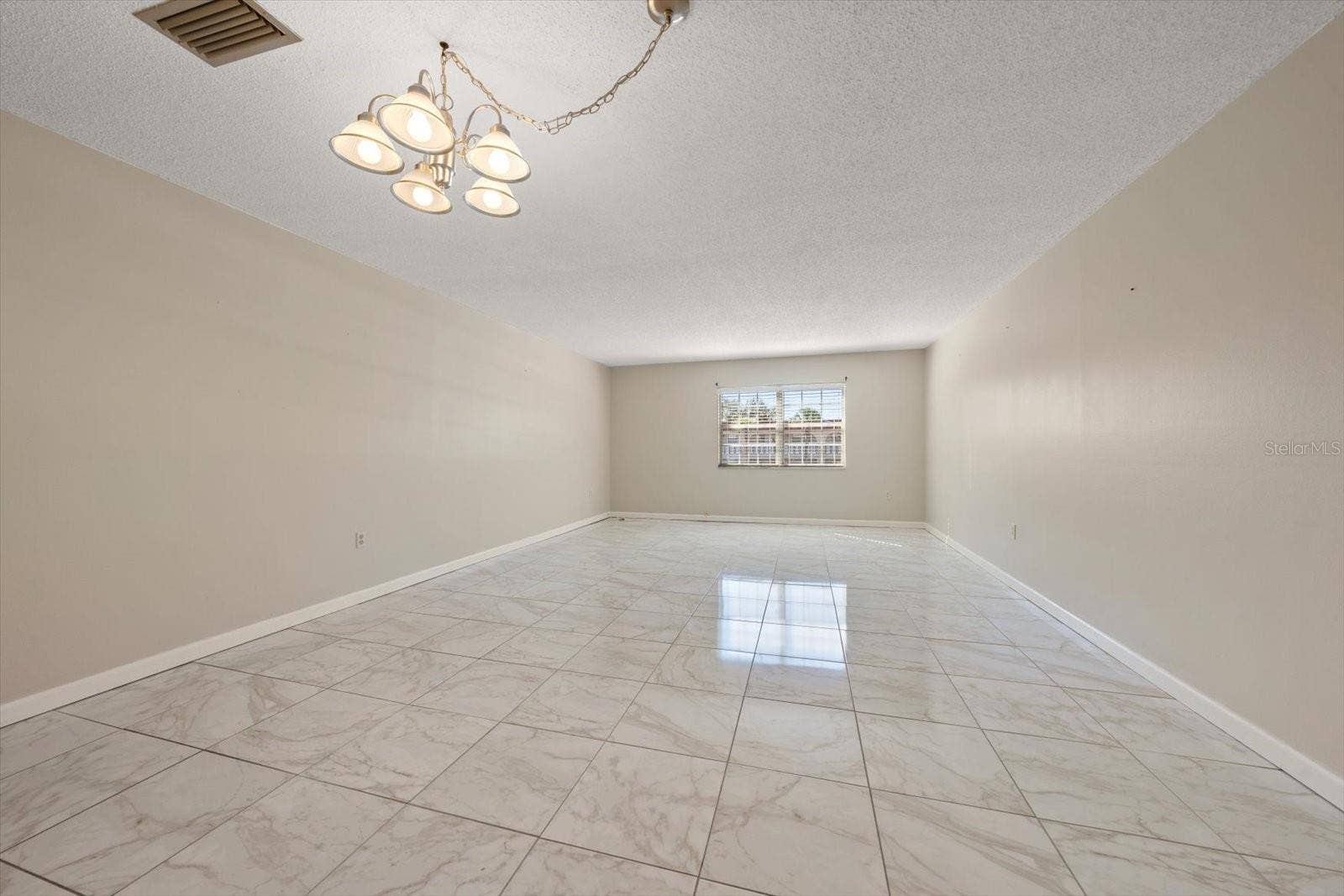 1706 BELLEAIR FOREST DRIVE, #238, Belleair, FL 33756 Spacious living / dining room combo