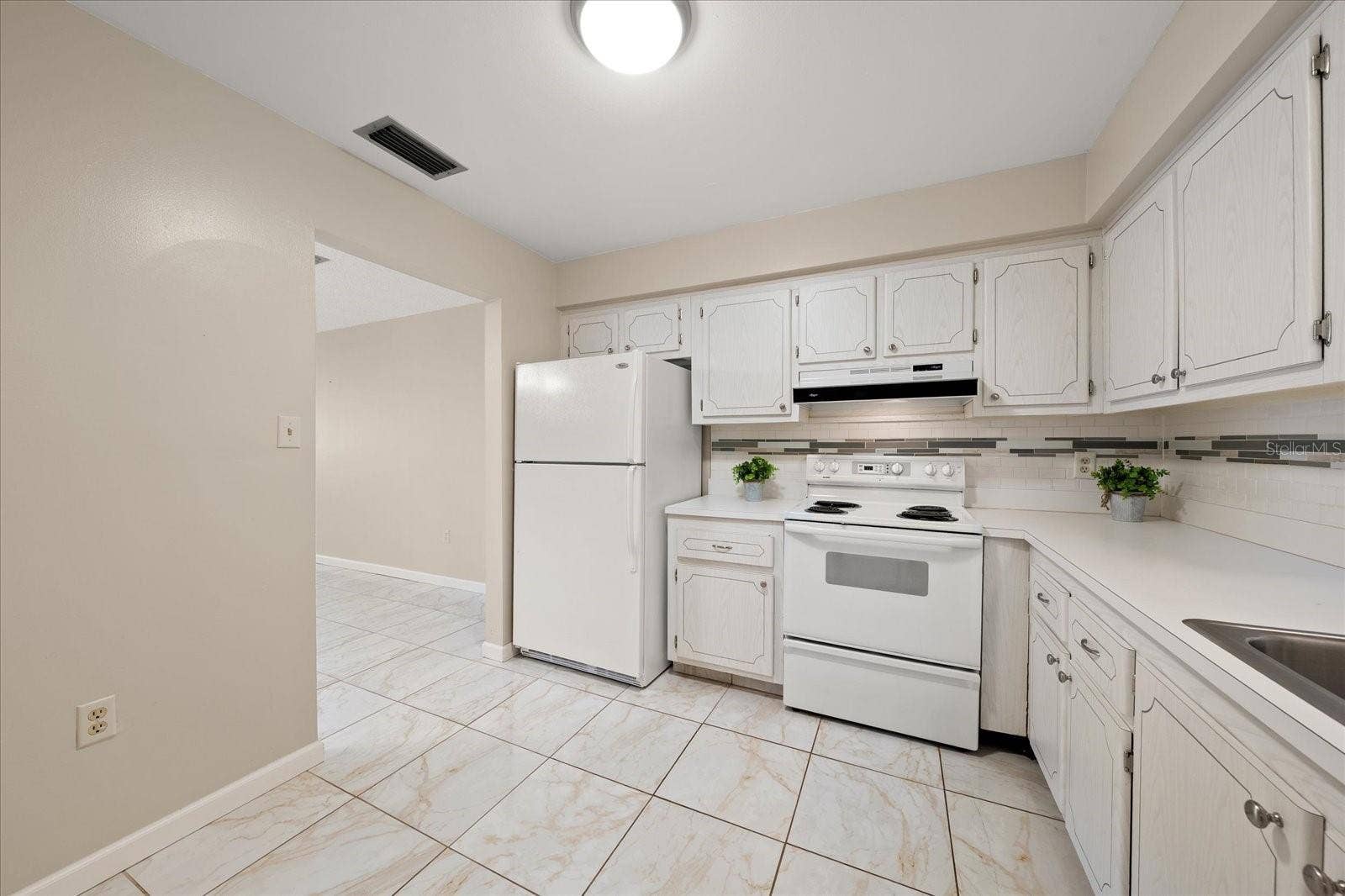 1706 BELLEAIR FOREST DRIVE, #238, Belleair, FL 33756 Kitchen with dining space
