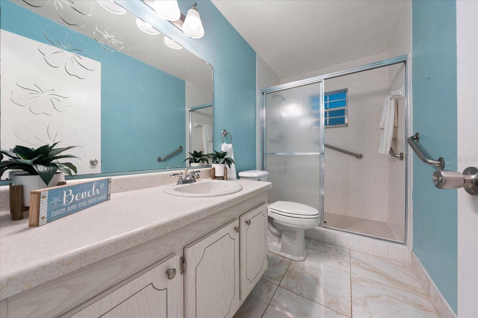 1706 BELLEAIR FOREST DRIVE, #238, Belleair, FL 33756 Full hall bath