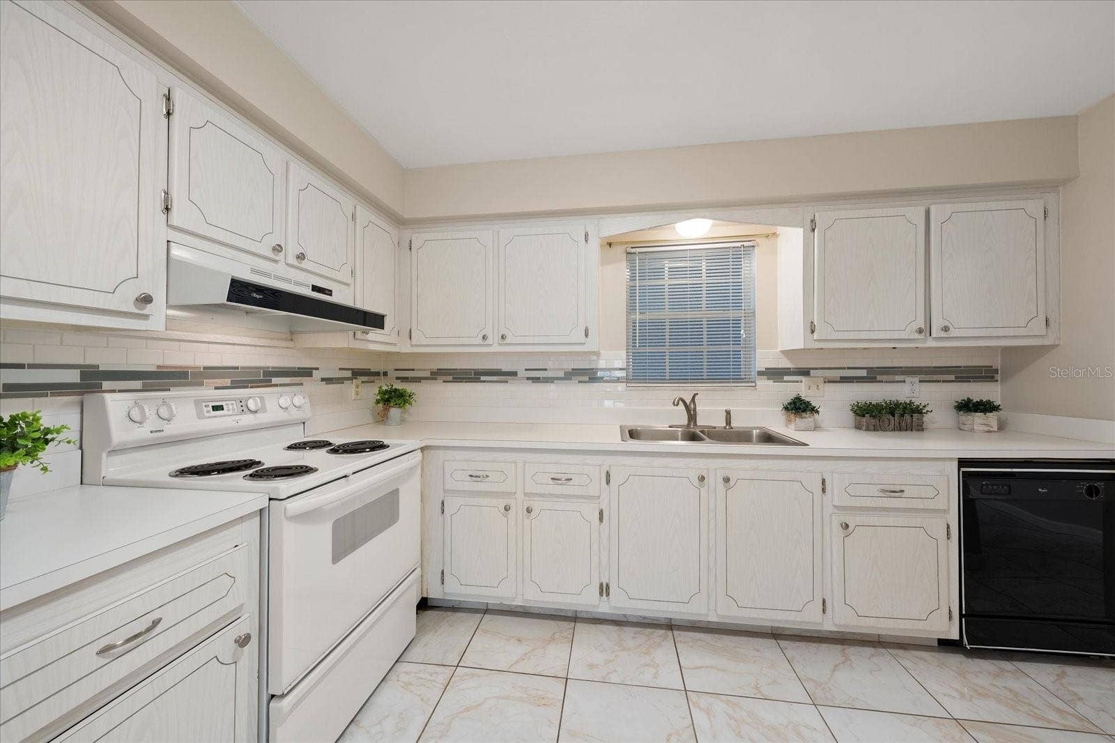 1706 BELLEAIR FOREST DRIVE, #238, Belleair, FL 33756 Kitchen