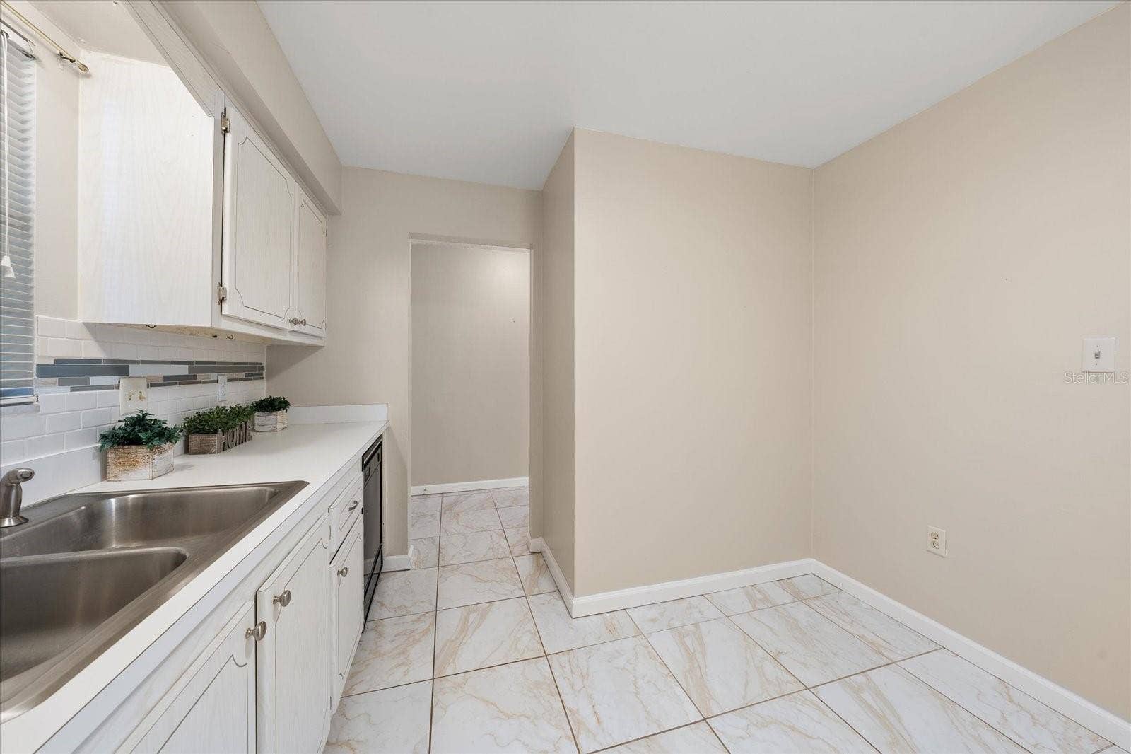 1706 BELLEAIR FOREST DRIVE, #238, Belleair, FL 33756 Kitchen with dining space