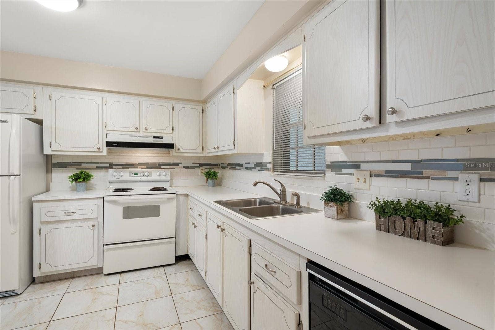 1706 BELLEAIR FOREST DRIVE, #238, Belleair, FL 33756 Spacious kitchen