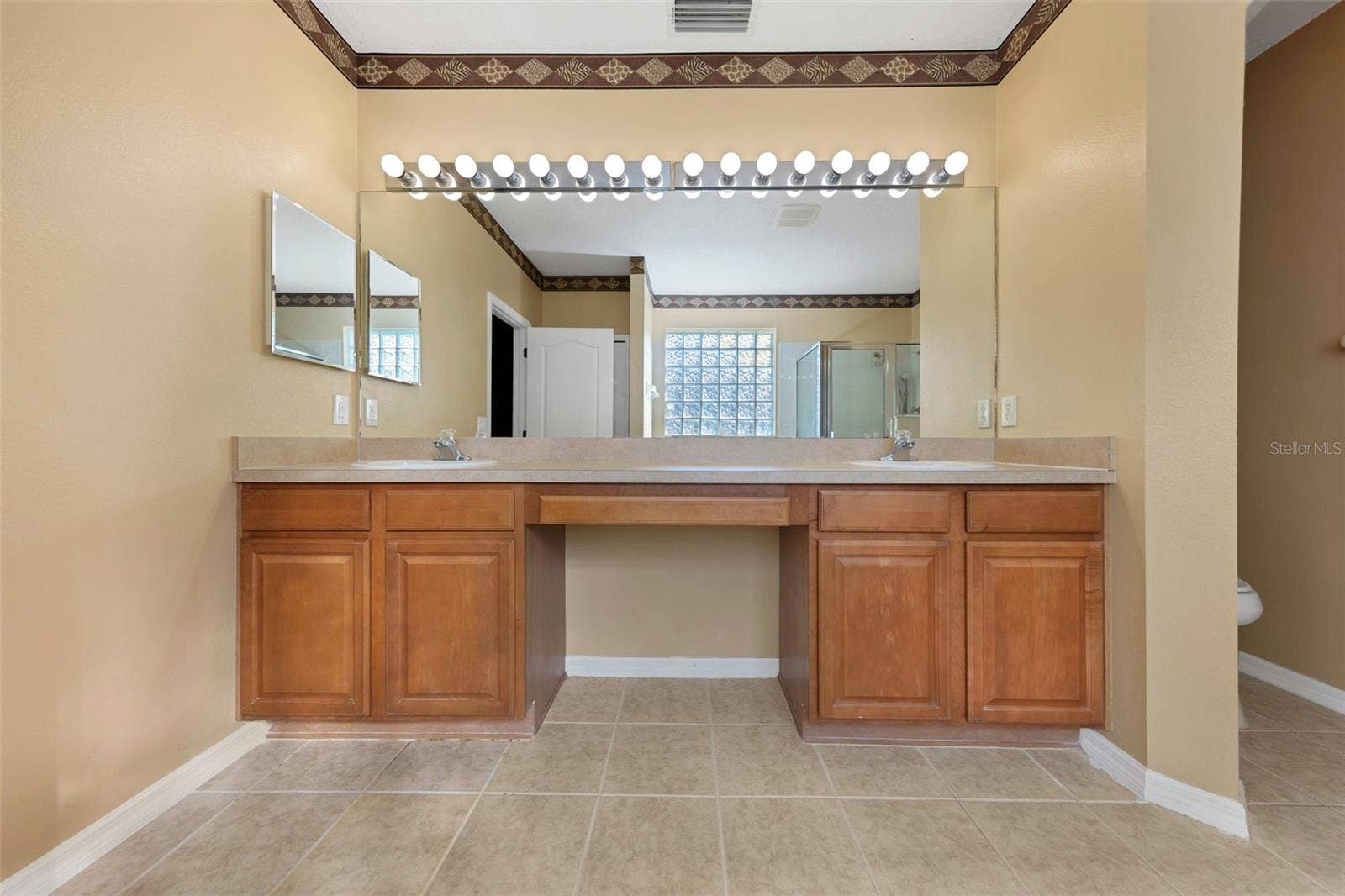 1406 MCCREA DRIVE, Lutz, FL 33549 1406 MCCREA DRIVE, Lutz, FL 33549