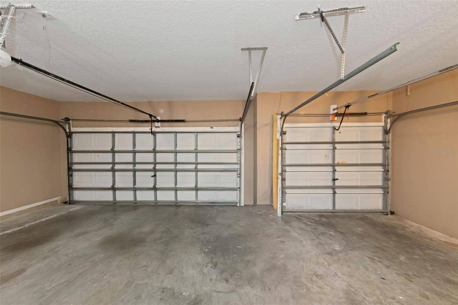 1406 MCCREA DRIVE, Lutz, FL 33549 1406 MCCREA DRIVE, Lutz, FL 33549