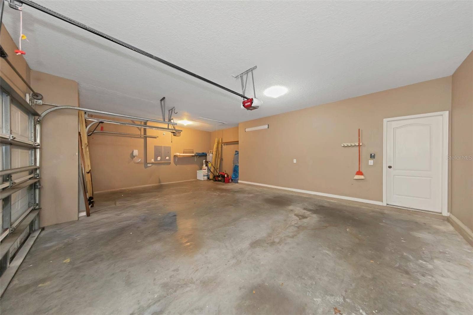 1406 MCCREA DRIVE, Lutz, FL 33549 1406 MCCREA DRIVE, Lutz, FL 33549
