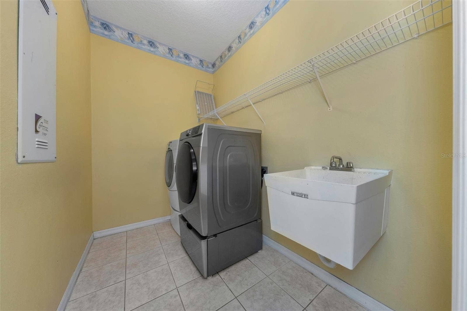 1406 MCCREA DRIVE, Lutz, FL 33549 1406 MCCREA DRIVE, Lutz, FL 33549